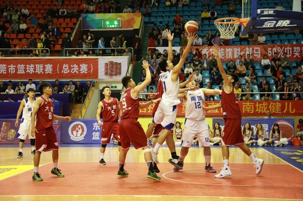 漫步古刹园林 品味万卷书香 八大处书市将持续至5月5日